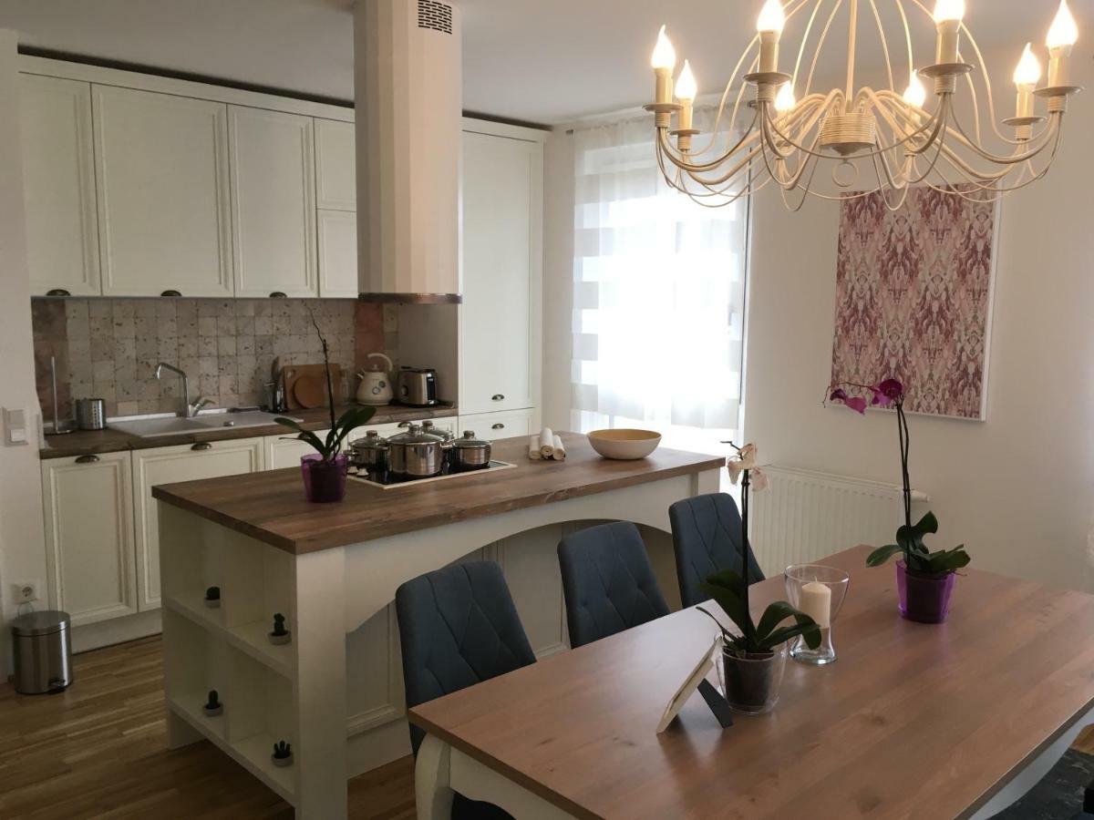 White Vintage Park View Apartment Wiedeń Zewnętrze zdjęcie